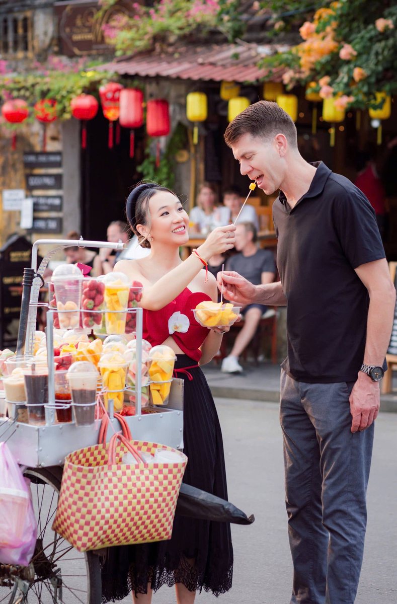 Street-side Vietnamese Food and Local Drinking Culture